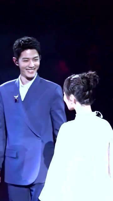 杨迪爆料肖战杨紫视频,揭秘娱乐圈友情与合作的背后  第2张